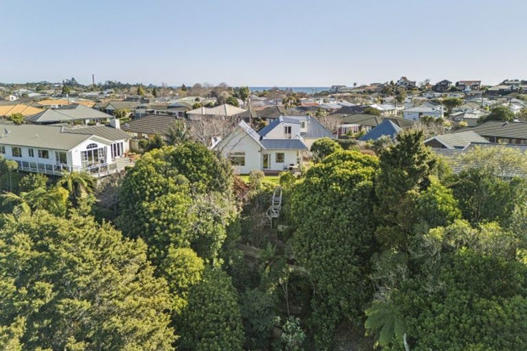 Photo of property in 3 Waiwera Place, Merrilands, New Plymouth, 4312