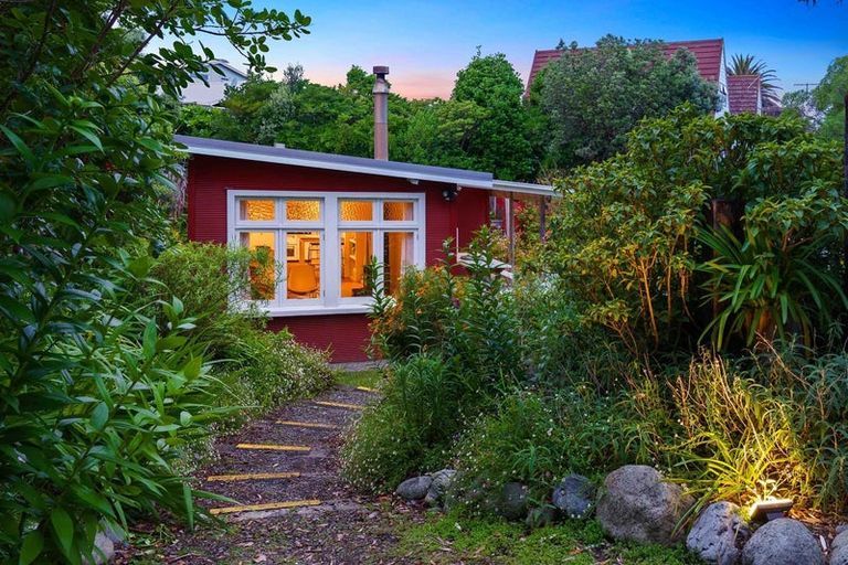 Photo of property in 42 Field Way, Waikanae Beach, Waikanae, 5036