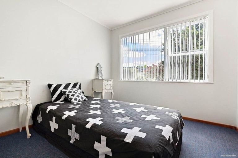 Photo of property in 25 Ellice Road, Totara Vale, Auckland, 0629