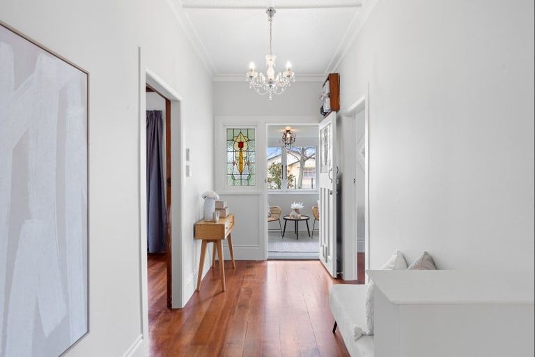 Photo of property in 36 Kingswood Street, Takaro, Palmerston North, 4412