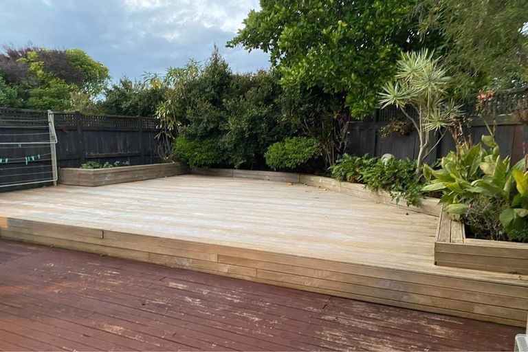 Photo of property in 52 Provence Esplanade, Te Atatu Peninsula, Auckland, 0610