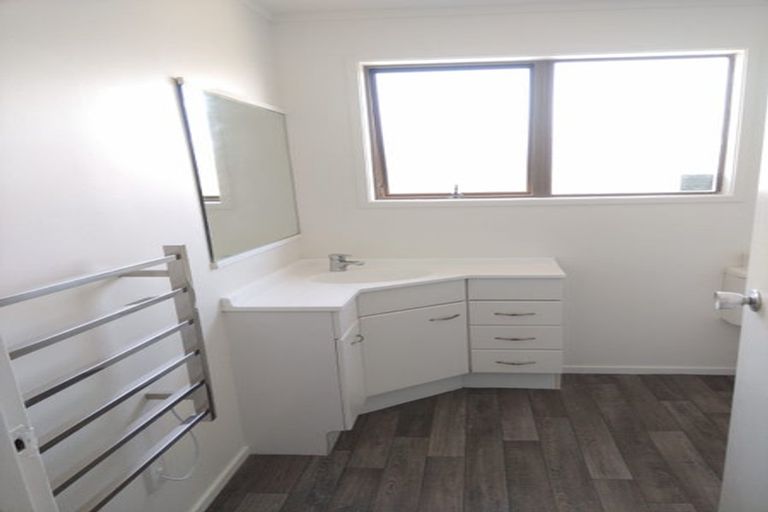 Photo of property in 2 Lansdown Place, Papakura, 2110