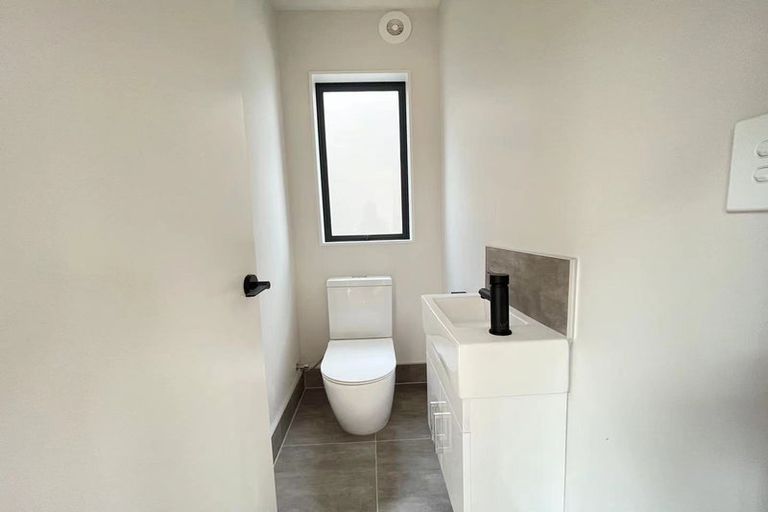 Photo of property in 18 Hea Road, Hobsonville, Auckland, 0616