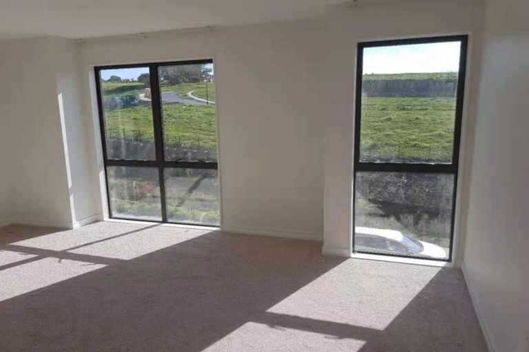 Photo of property in 27 Lawson Creek Street, Massey, Auckland, 0614