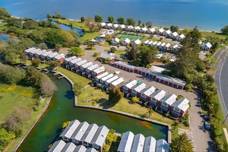 Photo of property in 13/1420 Hamurana Road, Mourea, Rotorua, 3074