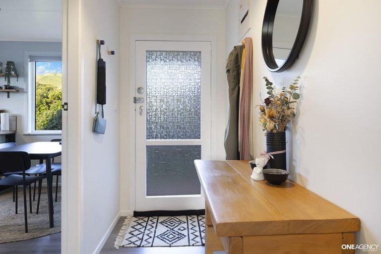 Photo of property in 22 Bartlett Grove, Tawa, Wellington, 5028