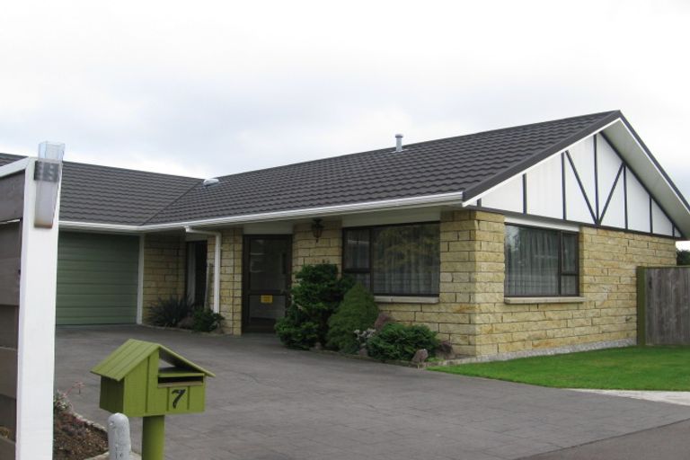 Photo of property in 7 Bambery Court, Palmerston North, 4414