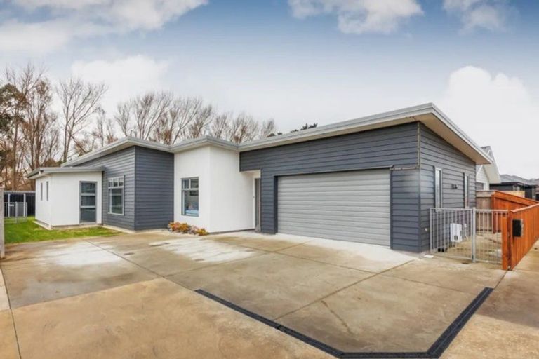 Photo of property in 12 Ivy Lane, Kelvin Grove, Palmerston North, 4414