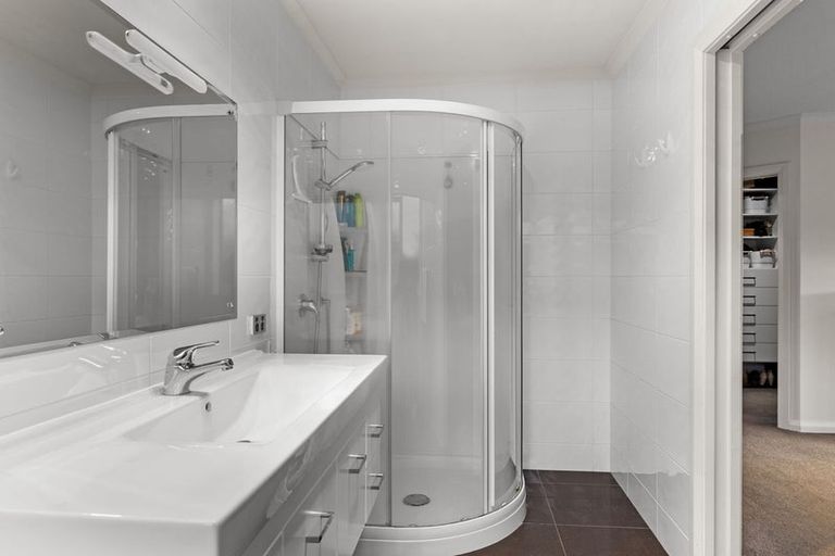 Photo of property in 20 Rosalie Terrace, Kelvin Grove, Palmerston North, 4414