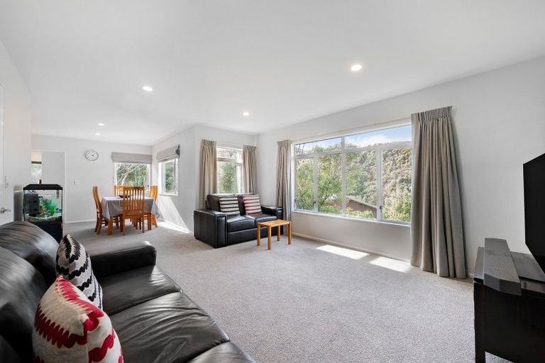 Photo of property in 20 Longmont Terrace, Churton Park, Wellington, 6037
