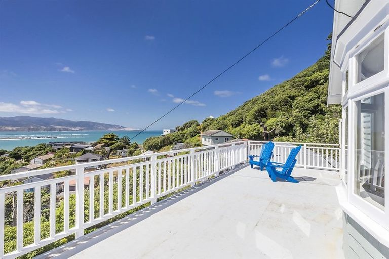 Photo of property in 49 Hungerford Road, Lyall Bay, Wellington, 6022