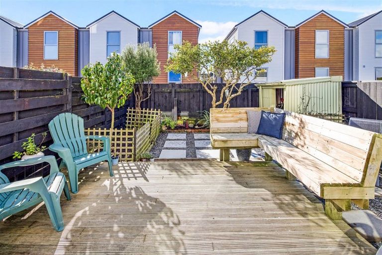 Photo of property in 20f5 Frankmoore Avenue, Johnsonville, Wellington, 6037