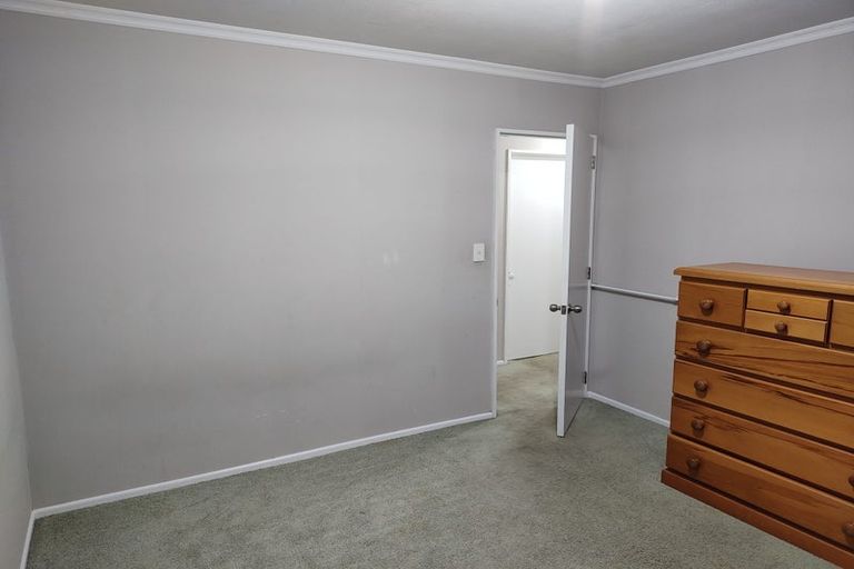 Photo of property in 21 Honeysuckle Place, Northcote, Christchurch, 8052