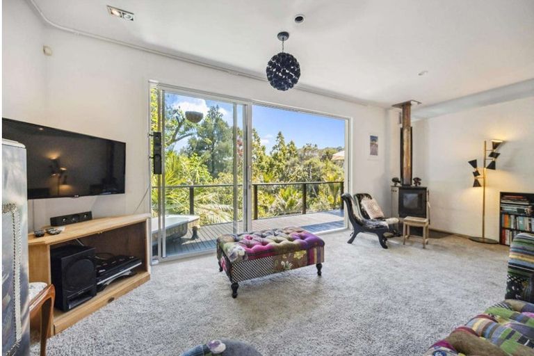 Photo of property in 609 South Titirangi Road, Titirangi, Auckland, 0604