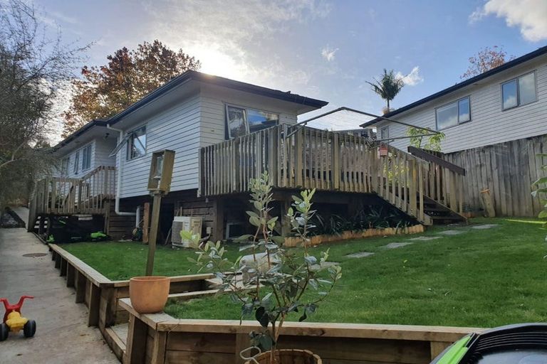 Photo of property in 60b Cyclarama Crescent, Massey, Auckland, 0614