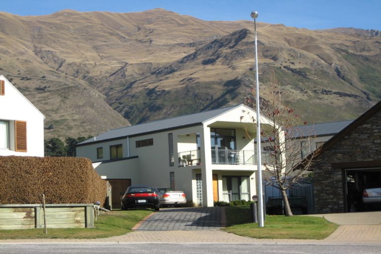 Photo of property in 10a Meadowbrook Place, Wanaka, 9305