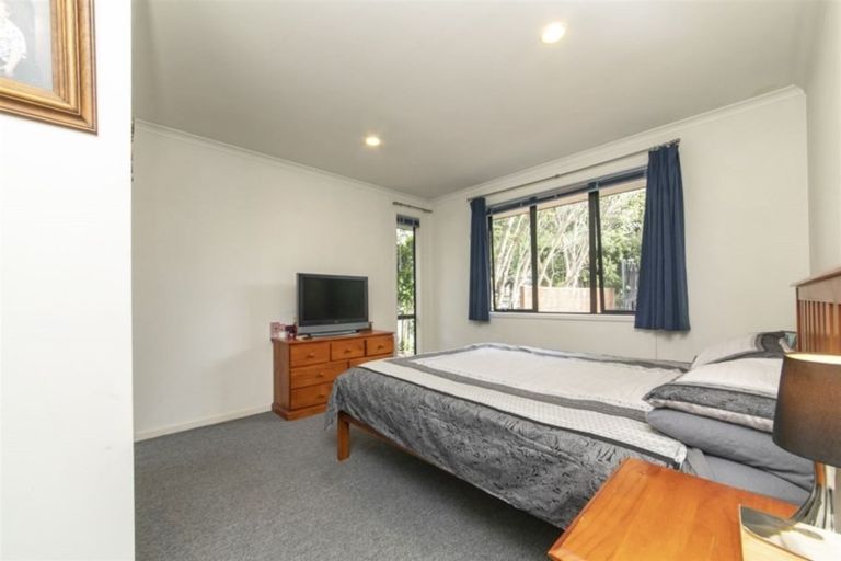 Photo of property in 37 Hewlett Road, Massey, Auckland, 0614