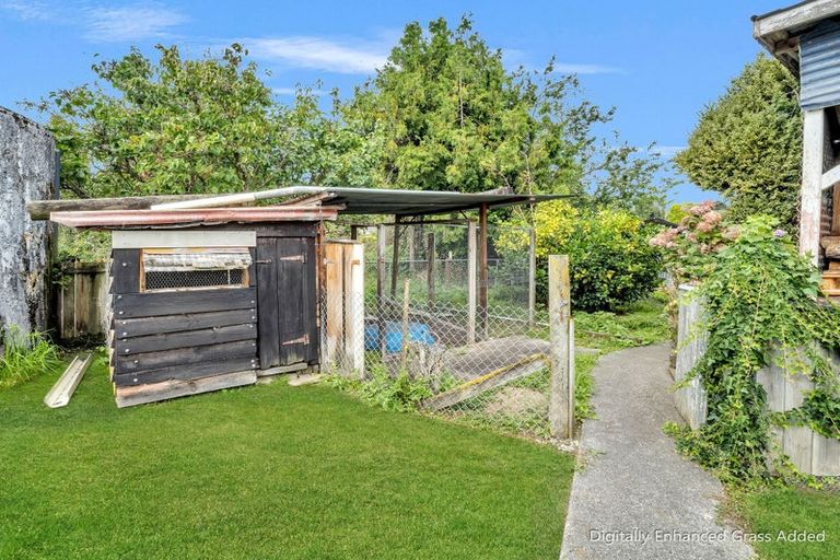 Photo of property in 16 Milne Street, Hunterville, 4730