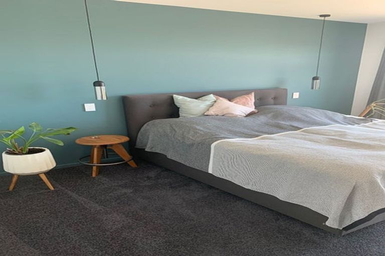 Photo of property in 15 Ridgeway Place, Richmond Hill, Christchurch, 8081