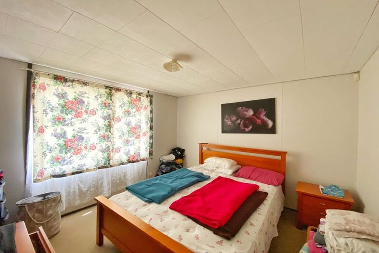 Photo of property in 3 Lynwood Road, New Lynn, Auckland, 0600