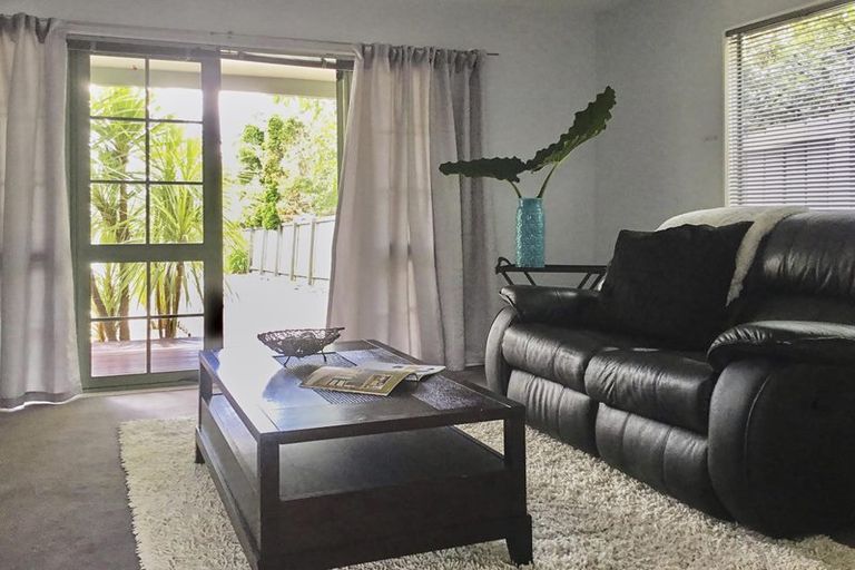 Photo of property in 14 Kamara Road, Glen Eden, Auckland, 0602