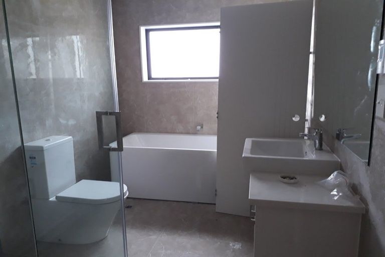 Photo of property in 38 Drumbuoy Drive, Flat Bush, Auckland, 2019