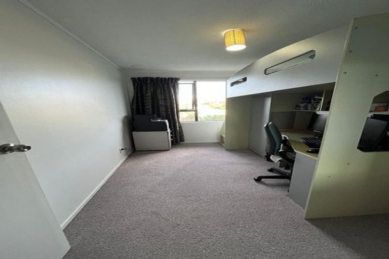 Photo of property in 11 Te Kiteroa Grove, Churton Park, Wellington, 6037