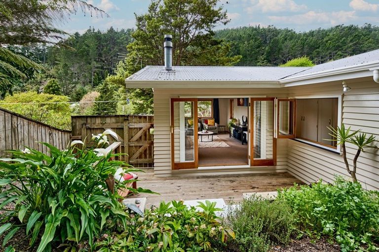 Photo of property in 24 Elmslie Road, Pinehaven, Upper Hutt, 5019