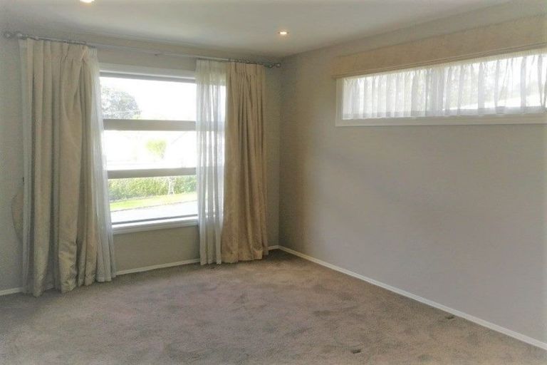 Photo of property in 18 Ramillies Place, Glenfield, Auckland, 0629