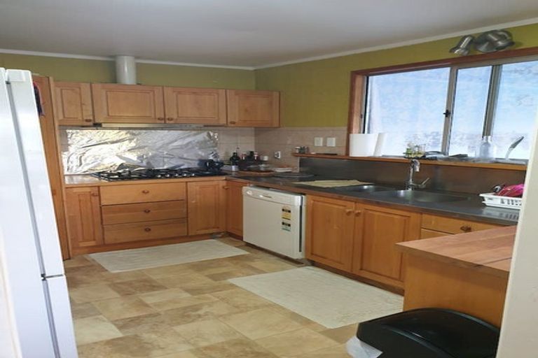 Photo of property in 1 Lowtherhurst Road, Massey, Auckland, 0614