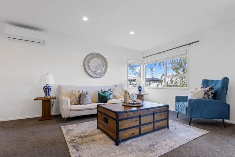 Photo of property in 82 West Harbour Drive, West Harbour, Auckland, 0618