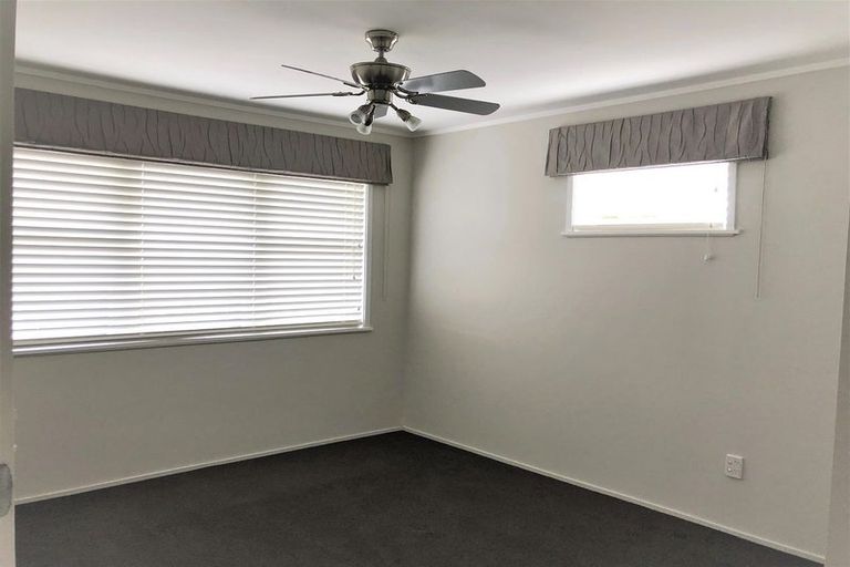 Photo of property in 30 Convair Crescent, Mangere, Auckland, 2022