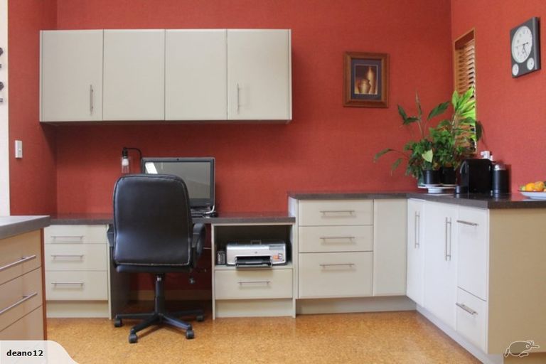 Photo of property in 77 Kyle Road, Waipukurau, 4281