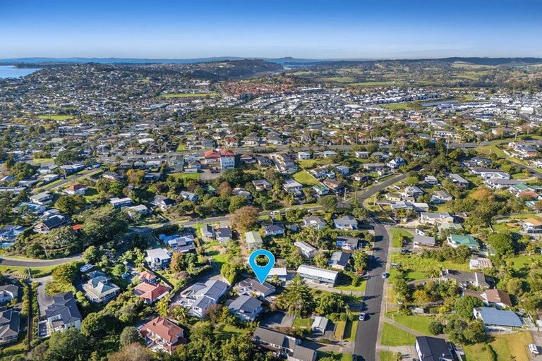 Photo of property in 5 Maori Hut Road, Red Beach, 0932
