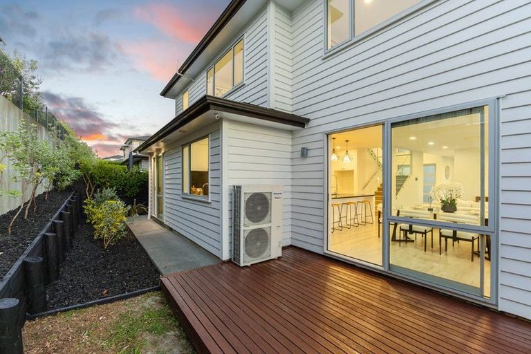 Photo of property in 10 Ian Gordon Lane, Orewa, 0931