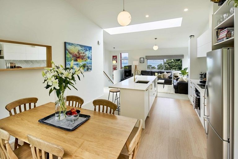 Photo of property in 14/2 Onslow Road, Khandallah, Wellington, 6035