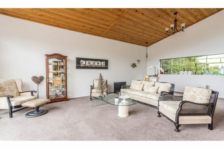 Photo of property in 215 Shaw Road, Titirangi, Auckland, 0604