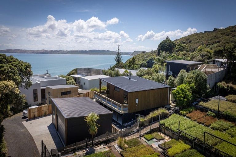 Photo of property in 14 Whaanga Road, Raglan, 3297
