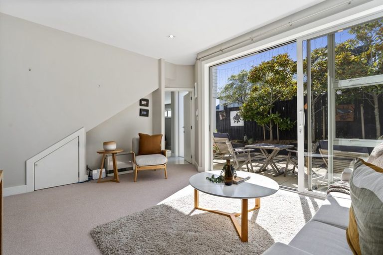 Photo of property in 43b Seaview Road, Castor Bay, Auckland, 0620