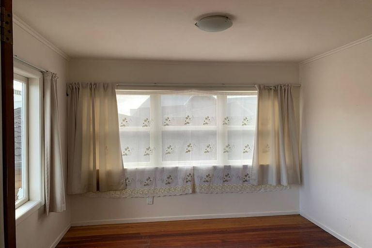 Photo of property in 1/44 College Road, Northcote, Auckland, 0627