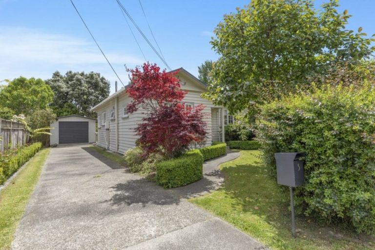 Photo of property in 5 Woodvale Grove, Fairfield, Lower Hutt, 5011