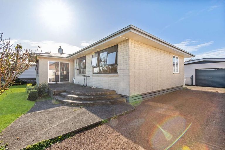 Photo of property in 8 Murray Avenue, Hawera, 4610