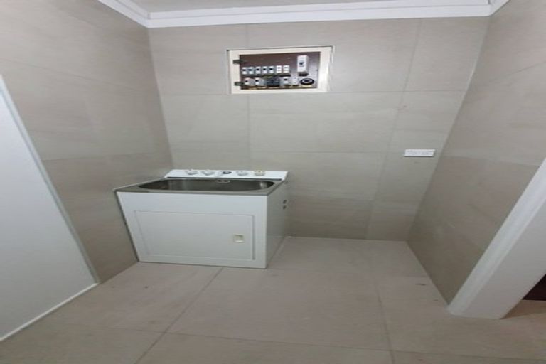 Photo of property in 36 Sunset Road, Unsworth Heights, Auckland, 0632