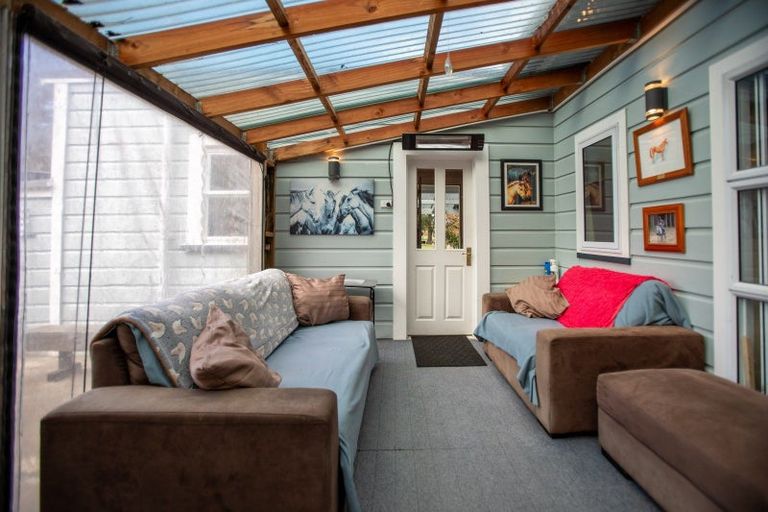 Photo of property in 1 Vogel Street, Woodville, 4920