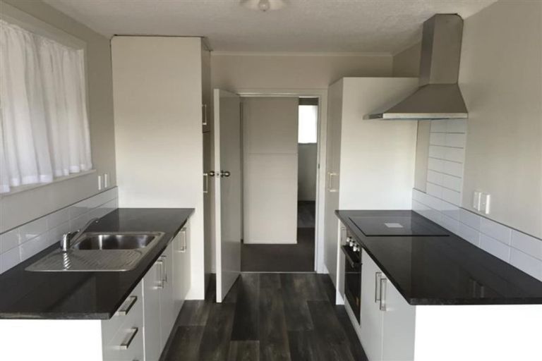 Photo of property in 72 Mckenzie Road, Mangere Bridge, Auckland, 2022