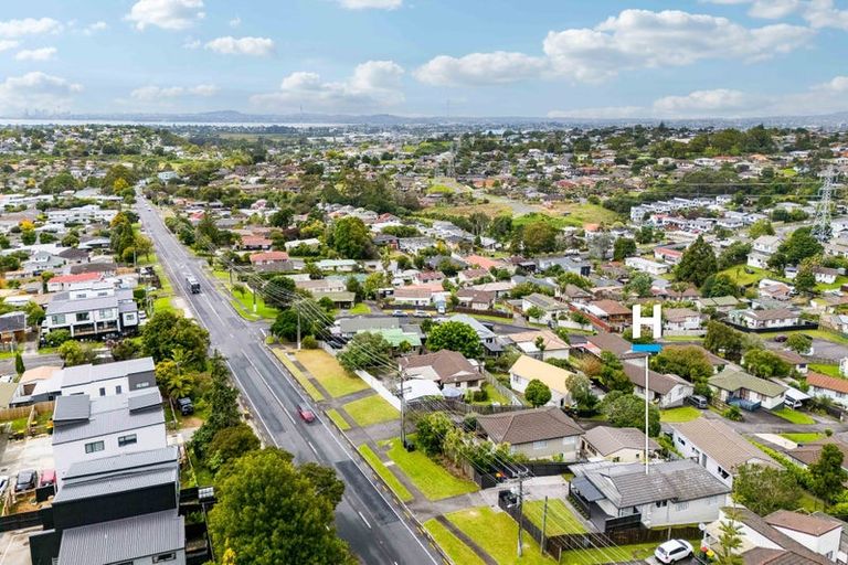 Photo of property in 55 Triangle Road, Massey, Auckland, 0614