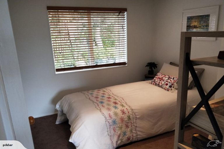 Photo of property in 8a Holiday Road, Stanmore Bay, Whangaparaoa, 0932