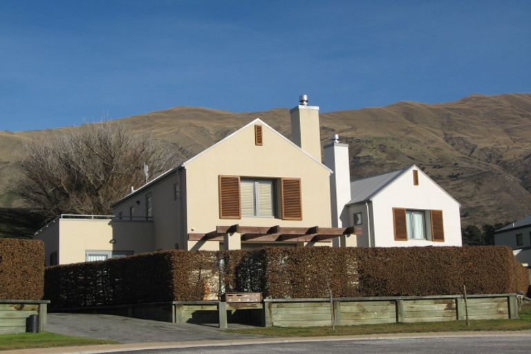 Photo of property in 5 Meadowbrook Place, Wanaka, 9305