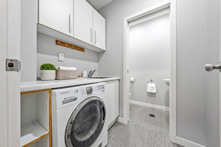 Photo of property in 1/176 Mcleod Road, Te Atatu South, Auckland, 0610