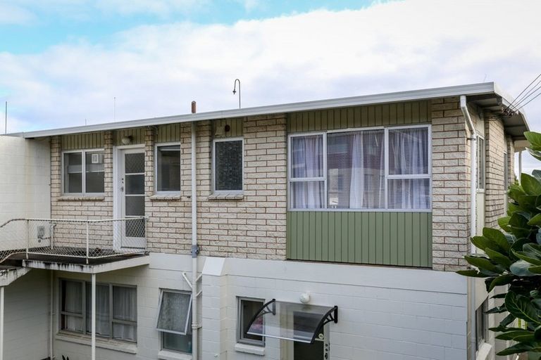 Photo of property in 6 Davies Lane, New Plymouth, 4310